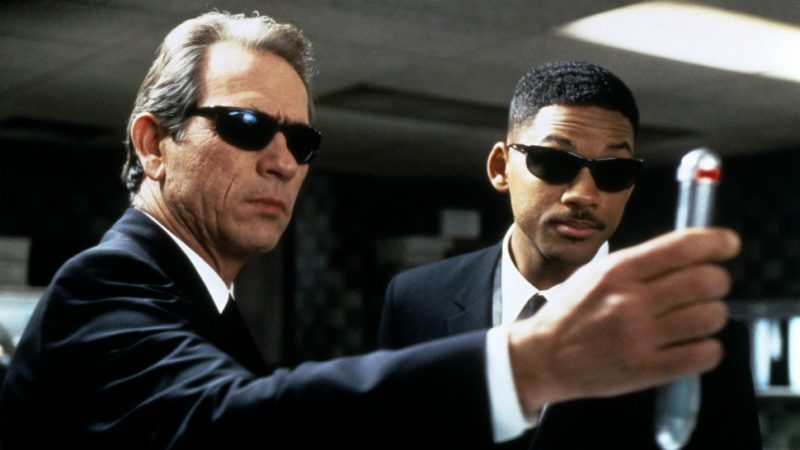 10 Film Action Komedi Terbaik Sepanjang Masa, Bikin Ngakak! Men in Black (1997)