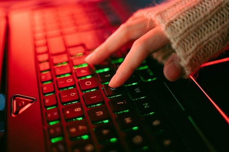 7 Cara Mengatasi Keyboard Laptop Tidak Berfungsi, Ampuh! Bersihkan Keyboard