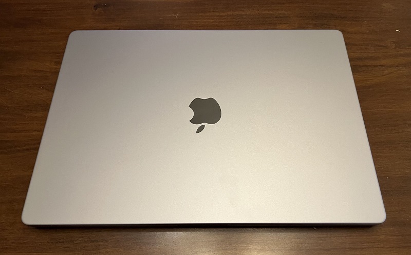 7 Perbedaan MacBook Pro dan Air Penting, Jangan Salah! Port dan Konektivitas