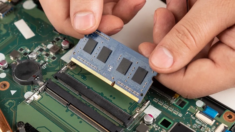 7 Fungsi Motherboard dan Komponen di Dalamnya Slot RAM