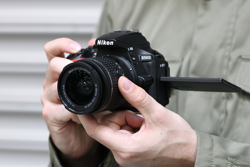 7 Kamera DSLR Terbaik untuk Pemula dan Profesional Nikon D5600