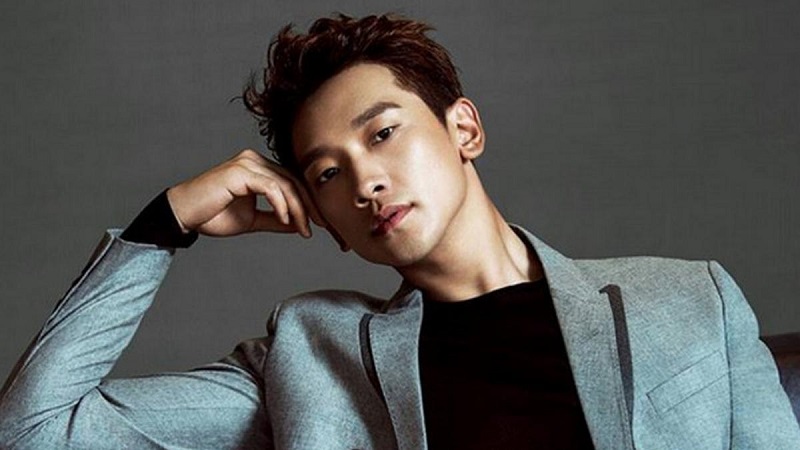 10 Artis Korea Ganteng Tanpa Operasi Plastik, Tampan Natural Rain